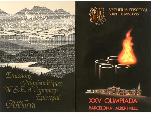 JUAN CARLOS I. Lote 13 carteritas, 2 medallas y resto colecc