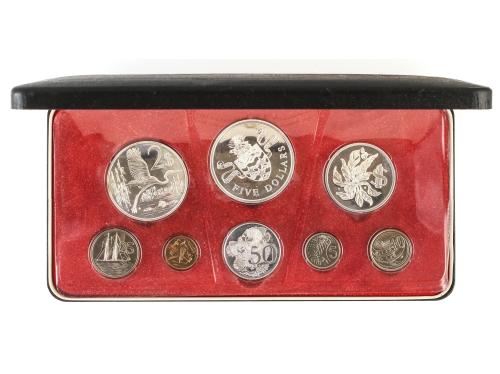 LOTES Y COLECCIONES EXTRANJERO. Lote varios sets y monedas. 