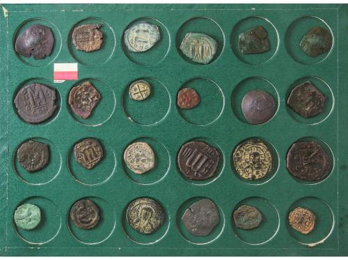 MONEDAS BIZANTINAS. Lote 81 cobres. A EXAMINAR. BC a MBC. 