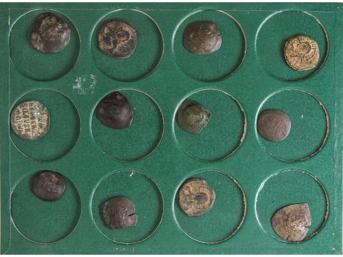 MONEDAS BIZANTINAS. Lote 81 cobres. A EXAMINAR. BC a MBC. 