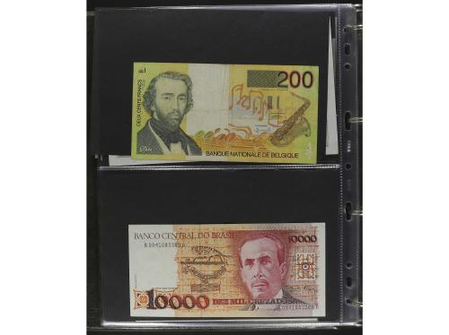 BILLETES EXTRANJEROS. Lote alrededor 120 billetes. S.XX. Col