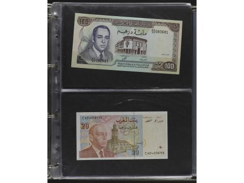 BILLETES EXTRANJEROS. Lote alrededor 120 billetes. S.XX. Col