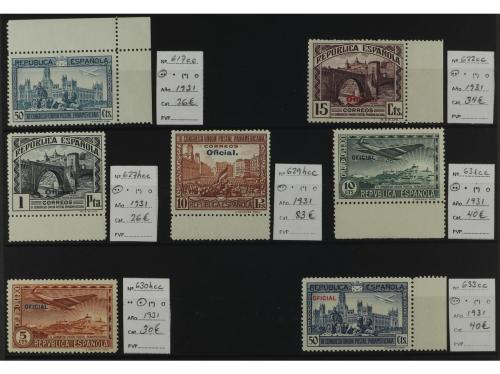 ** ESPAÑA. VARIEDADES. 2 Fichas grandes conteniendo 16 sello