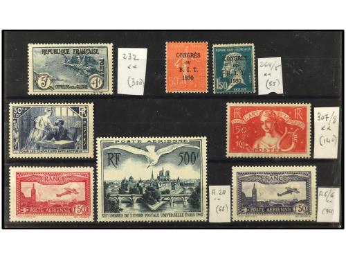 ** FRANCIA. 1921-1947. Dos fichas conteniendo 9 series compl