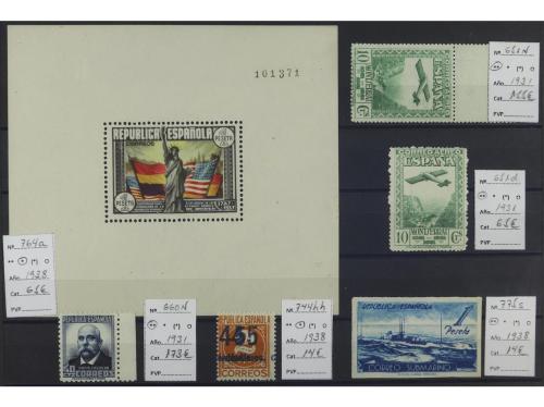 **/* ESPAÑA. VARIEDADES. 1922-1965. Conjunto de sellos con d