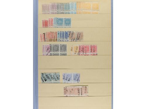 ESPAÑA. CONJUNTO en clasificador con stock de sellos de dist