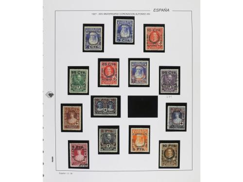 LOTES y COLECCIONES. ESPAÑA. COLECCIÓN en 2 álbumes de 1901 