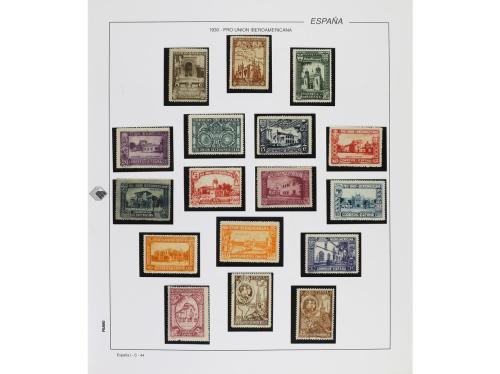 LOTES y COLECCIONES. ESPAÑA. COLECCIÓN en 2 álbumes de 1901 