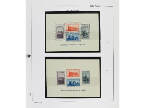 LOTES y COLECCIONES. ESPAÑA. COLECCIÓN en 2 álbumes de 1901 