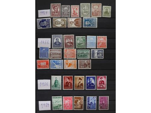LOTES y COLECCIONES. BULGARIA. Colección en 2 clasificadores