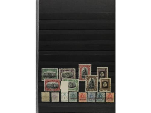 LOTES y COLECCIONES. ESPAÑA. Conjunto en clasificador formad