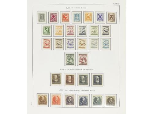 AUSTRIA. Colección en 1 álbum y 2 clasificadores de 1918 a 2