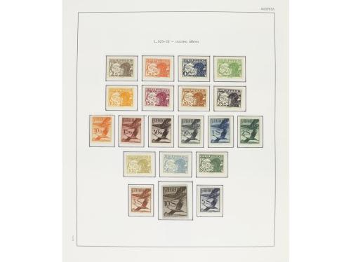 AUSTRIA. Colección en 1 álbum y 2 clasificadores de 1918 a 2