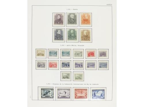 AUSTRIA. Colección en 1 álbum y 2 clasificadores de 1918 a 2