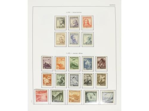 AUSTRIA. Colección en 1 álbum y 2 clasificadores de 1918 a 2
