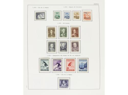 AUSTRIA. Colección en 1 álbum y 2 clasificadores de 1918 a 2