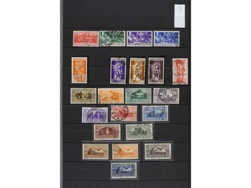 LOTES y COLECCIONES. ITALIA. Colección en 2 clasificadores d