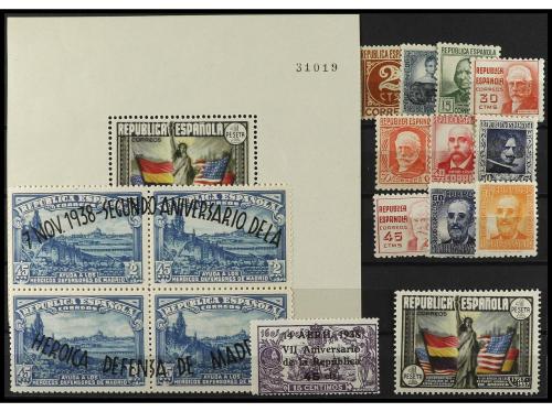 ESPAÑA. Dos fichas conteniendo: ° 620/9 y **/* 630/5, 644, 6