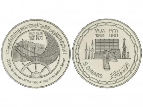 KUWAIT. 5 Dinars. 1981. 28,18 grs. AR. 20 aniversario Indepe