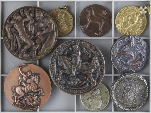 MEDALLAS ESPAÑOLAS. Lote 19 medallas. 1880 a 1983. AE, Br, M