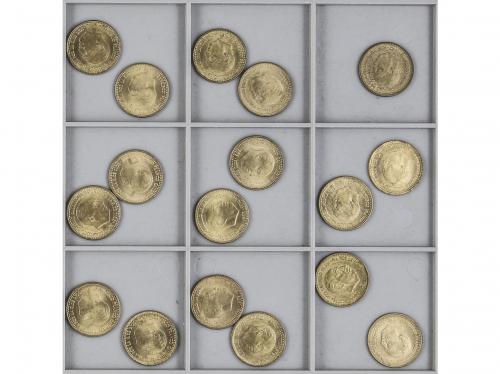 ESTADO ESPAÑOL. Lote 17 monedas 1 Peseta. 1953 (*19-56) y 19